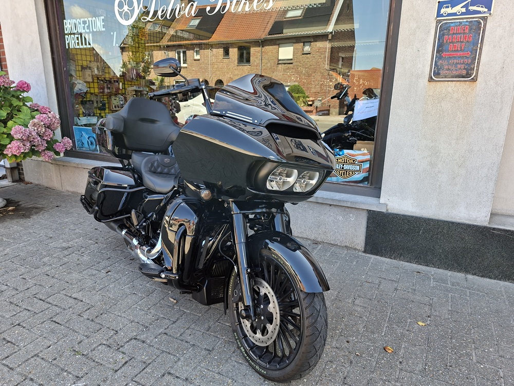 Harley Davidson FLHRS 107 Roadking Special omgevormd tot Roadglide year 2018
