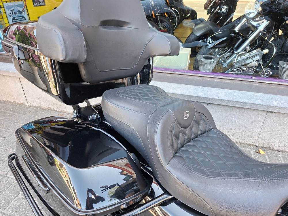 Harley Davidson FLHRS 107 Roadking Special omgevormd tot Roadglide year 2018