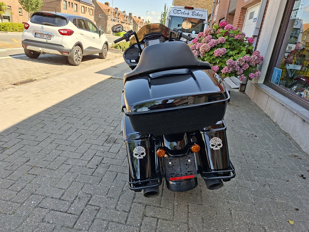 Harley Davidson FLHRS 107 Roadking Special omgevormd tot Roadglide year 2018