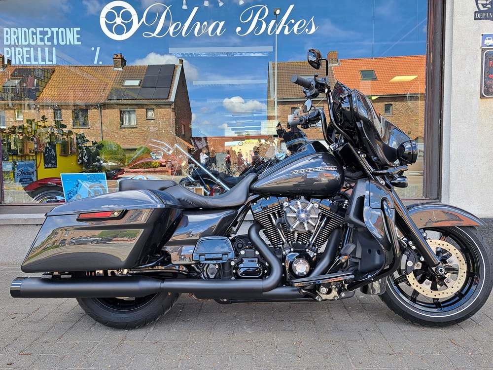 Harley Davidson FLHTK 103 omgevormd naar streetglide year 2015 - 36988km