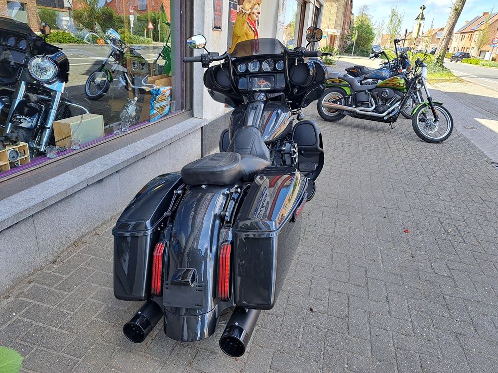 Harley Davidson FLHTK 103 omgevormd naar streetglide year 2015 - 36988km