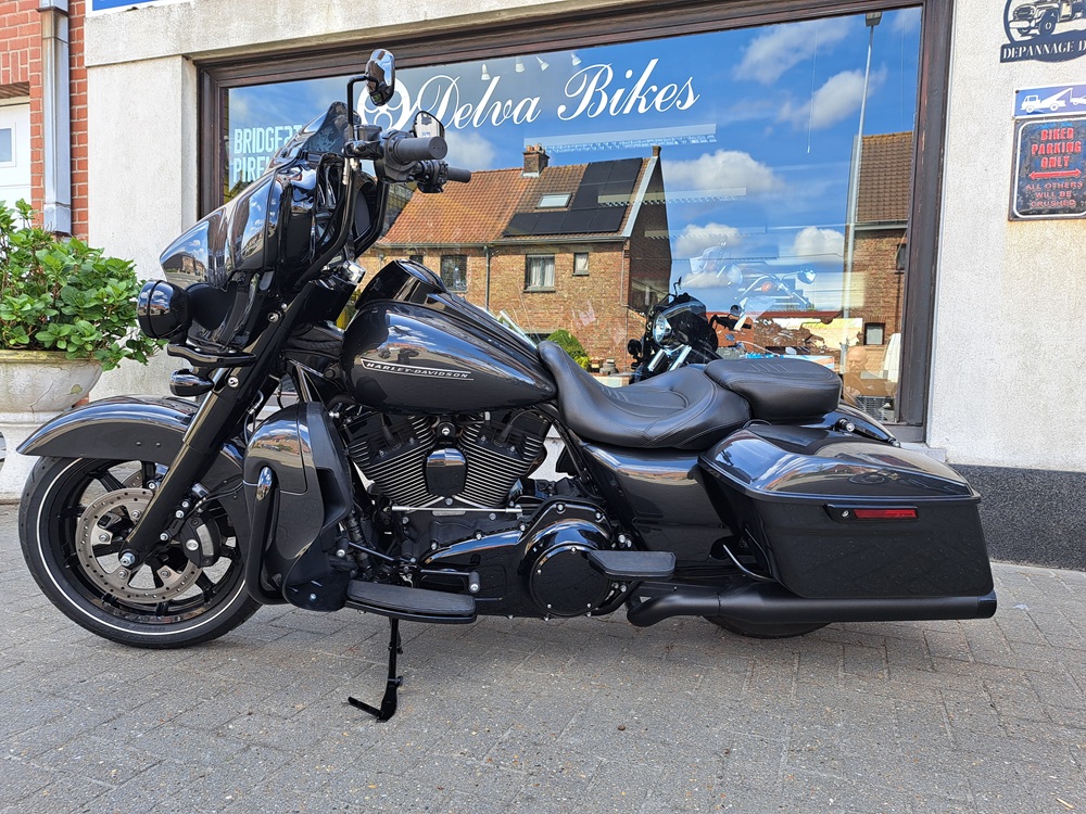 Harley Davidson FLHTK 103 omgevormd naar streetglide year 2015 - 36988km